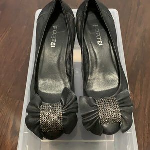 Bow heels
